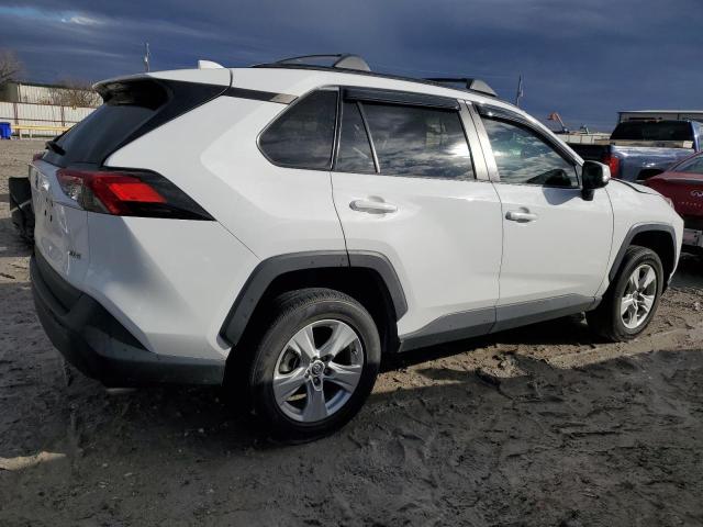 2T3W1RFV8KC012556 - 2019 TOYOTA RAV4 XLE WHITE photo 3