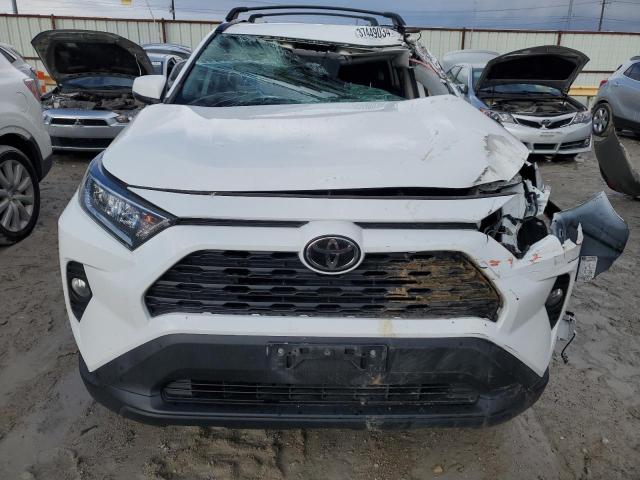 2T3W1RFV8KC012556 - 2019 TOYOTA RAV4 XLE WHITE photo 5