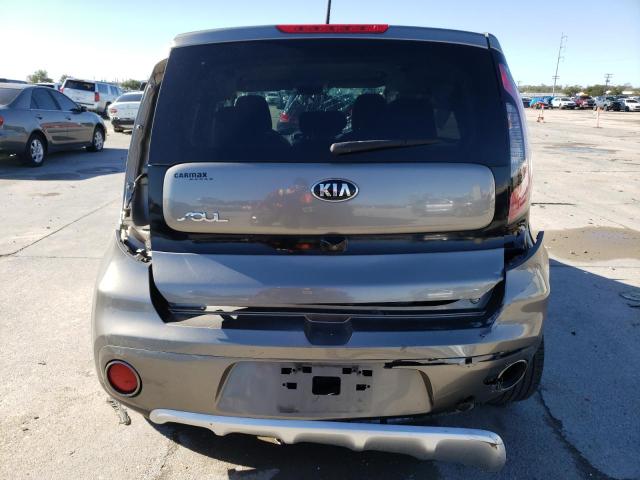 KNDJP3A53J7556078 - 2018 KIA SOUL + GRAY photo 6