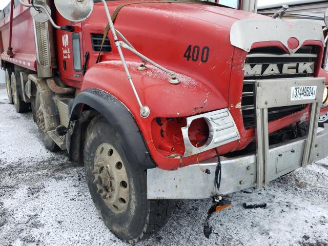 1M2AG11C02M001882 - 2002 MACK 700 CV700 RED photo 9