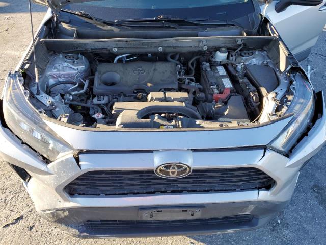 2T3F1RFV6KW006303 - 2019 TOYOTA RAV4 LE SILVER photo 11