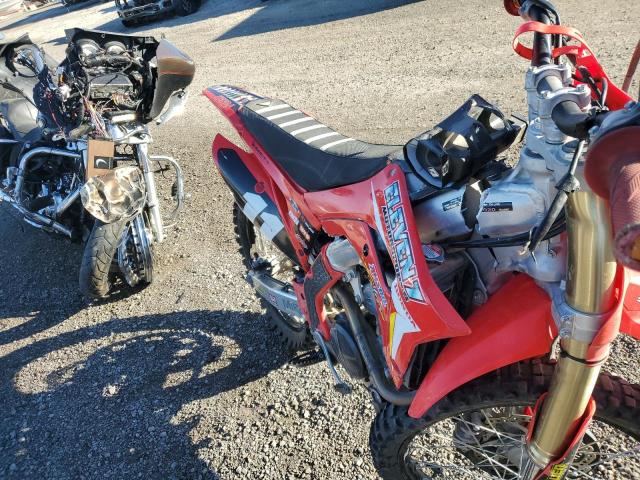 JH2ME1230LK200473 - 2020 HONDA CRF250 R RED photo 2