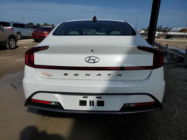 5NPEG4JA2MH106782 - 2021 HYUNDAI SONATA SE WHITE photo 6