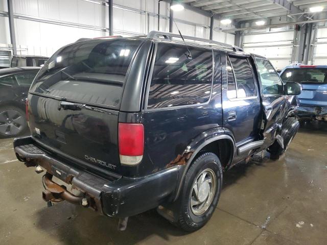 1GNDT13W4Y2381888 - 2000 CHEVROLET BLAZER BLACK photo 3