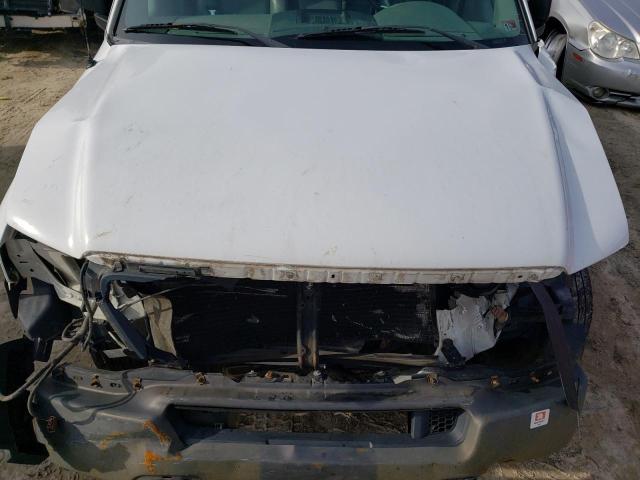 1FTRF12245NB74321 - 2005 FORD F150 WHITE photo 11