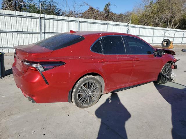 4T1G11AK7MU429714 - 2021 TOYOTA CAMRY SE RED photo 3