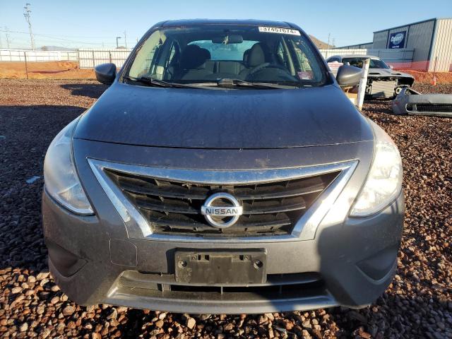 3N1CN7APXGL879817 - 2016 NISSAN VERSA S GRAY photo 5