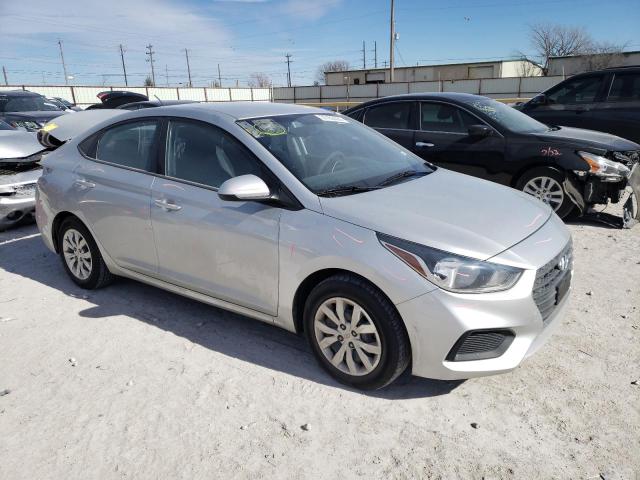 3KPC24A38JE019167 - 2018 HYUNDAI ACCENT SE SILVER photo 4