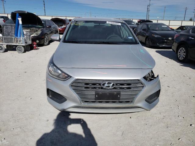 3KPC24A38JE019167 - 2018 HYUNDAI ACCENT SE SILVER photo 5