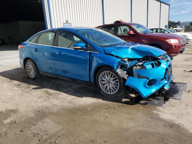 1FAHP3H27CL327980 - 2012 FORD FOCUS SEL BLUE photo 4