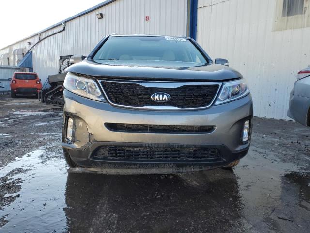 5XYKT4A62FG620684 - 2015 KIA SORENTO LX GRAY photo 5