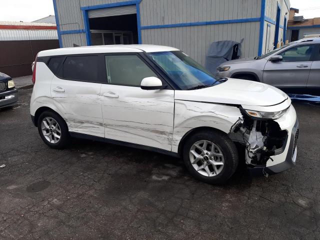 KNDJ23AU1N7827554 - 2022 KIA SOUL LX WHITE photo 4