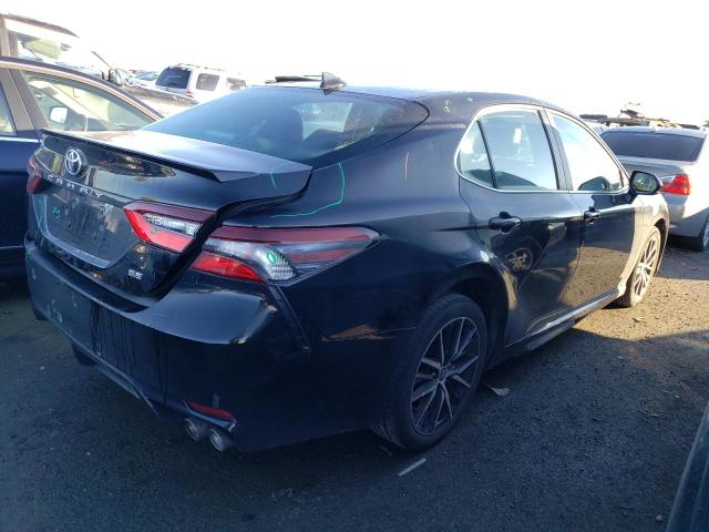 4T1G11AK5MU589977 - 2021 TOYOTA CAMRY SE BLACK photo 3