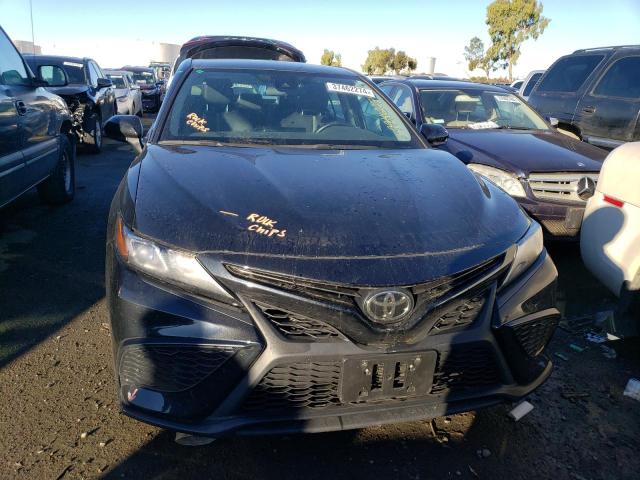 4T1G11AK5MU589977 - 2021 TOYOTA CAMRY SE BLACK photo 5