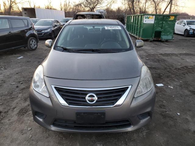 3N1CN7AP6DL881379 - 2013 NISSAN VERSA S TAN photo 5