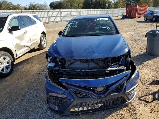 4T1T11AK6PU139287 - 2023 TOYOTA CAMRY SE NIGHT SHADE BLUE photo 5