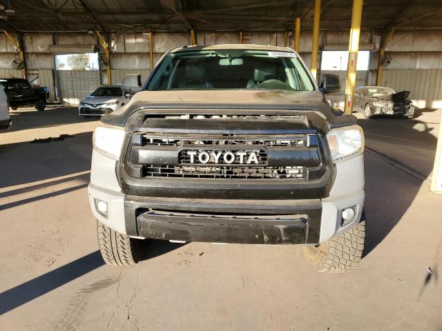 5TFGY5F15EX152634 - 2014 TOYOTA TUNDRA CREWMAX PLATINUM Grau Foto 5