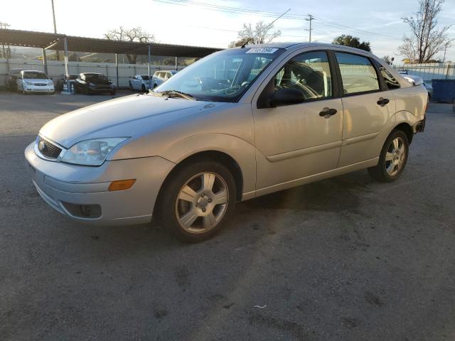 1FAFP34N55W315187 - 2005 FORD FOCUS ZX4 SILVER photo 1