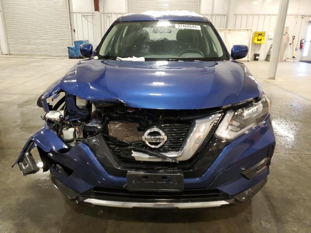 KNMAT2MV9HP528099 - 2017 NISSAN ROGUE S BLUE photo 5