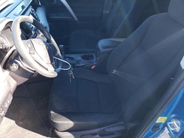 2T3ZFREV1JW475538 - 2018 TOYOTA RAV4 LE Mavi foto 7