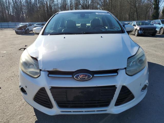 1FAHP3H2XCL445036 - 2012 FORD FOCUS SEL WHITE photo 5
