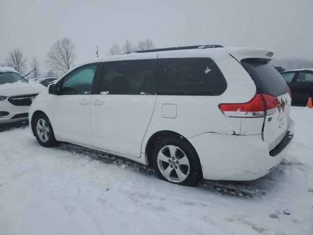 5TDKK3DC6CS224058 - 2012 TOYOTA SIENNA LE WHITE photo 2