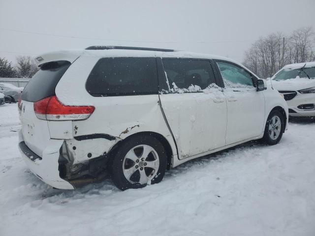 5TDKK3DC6CS224058 - 2012 TOYOTA SIENNA LE WHITE photo 3