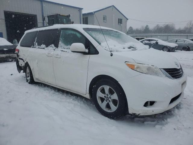 5TDKK3DC6CS224058 - 2012 TOYOTA SIENNA LE WHITE photo 4