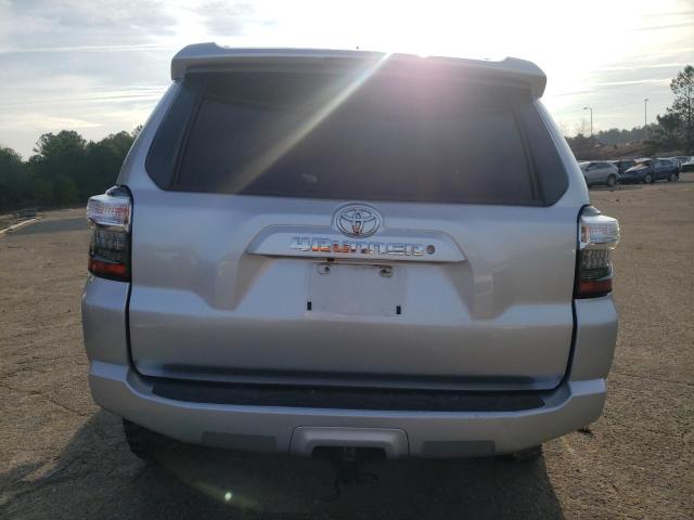 JTEBU5JR7J5579737 - 2018 TOYOTA 4RUNNER SR5/SR5 PREMIUM SILVER photo 6