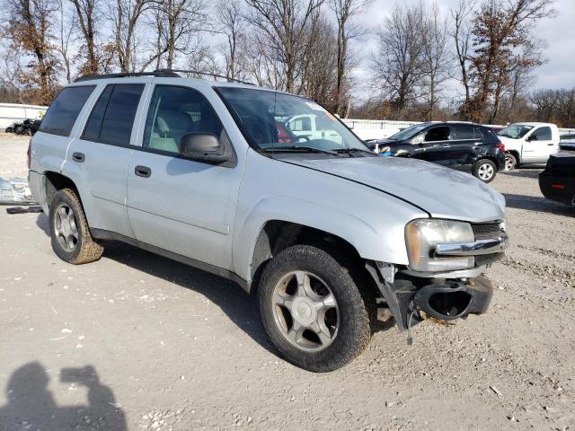 1GNDT13S772254094 - 2007 CHEVROLET TRAILBLAZE LS SILVER photo 4