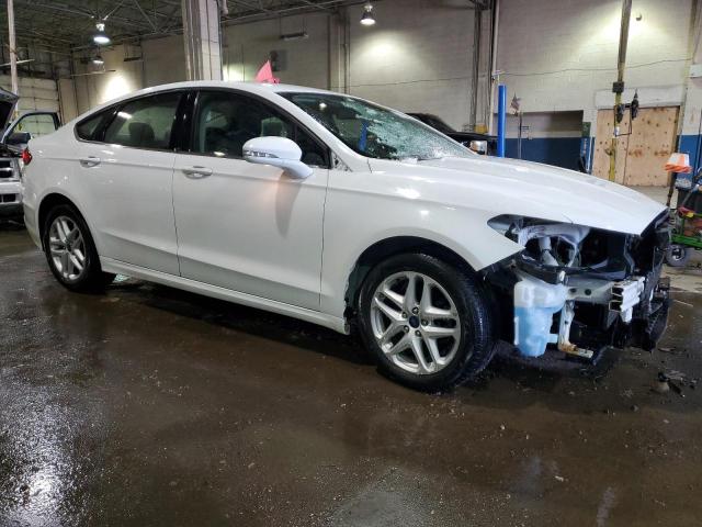 1FA6P0H77F5100279 - 2015 FORD FUSION SE WHITE photo 4