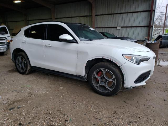 ZASFAKNN7J7B76633 - 2018 ALFA ROMEO STELVIO TI SPORT WHITE photo 4