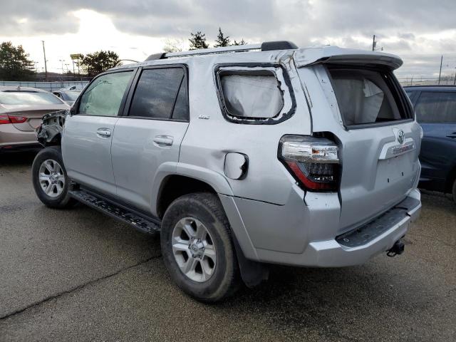 JTEBU5JR4L5739530 - 2020 TOYOTA 4RUNNER SR5/SR5 PREMIUM SILVER photo 2