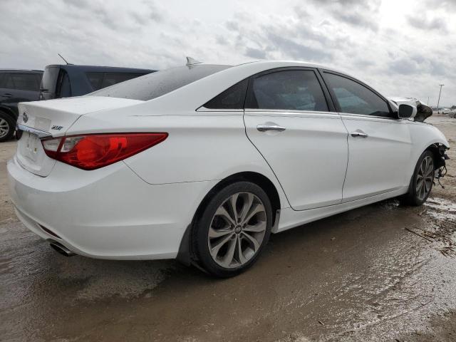 5NPEC4AB4DH732130 - 2013 HYUNDAI SONATA SE WHITE photo 3