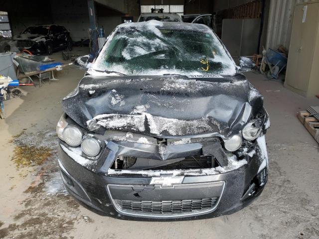 1G1JA5SH1D4171087 - 2013 CHEVROLET SONIC LS შავი ფოტო 5