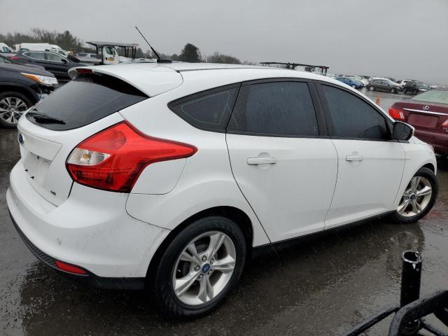 1FADP3K2XEL152425 - 2014 FORD FOCUS SE WHITE photo 3