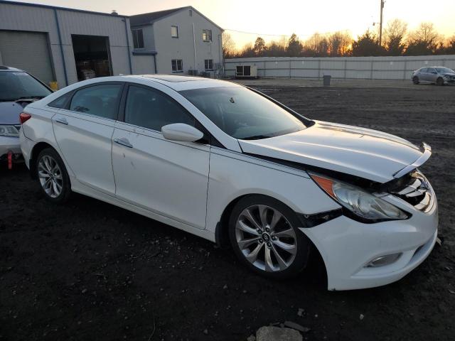 5NPEC4AC4DH778372 - 2013 HYUNDAI SONATA SE WHITE photo 4