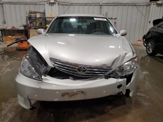 4T1BE32KX5U053147 - 2005 TOYOTA CAMRY LE GRAY photo 5