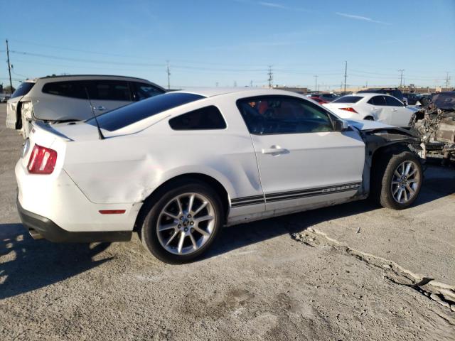 1ZVBP8AN2A5129842 - 2010 FORD MUSTANG WHITE photo 3