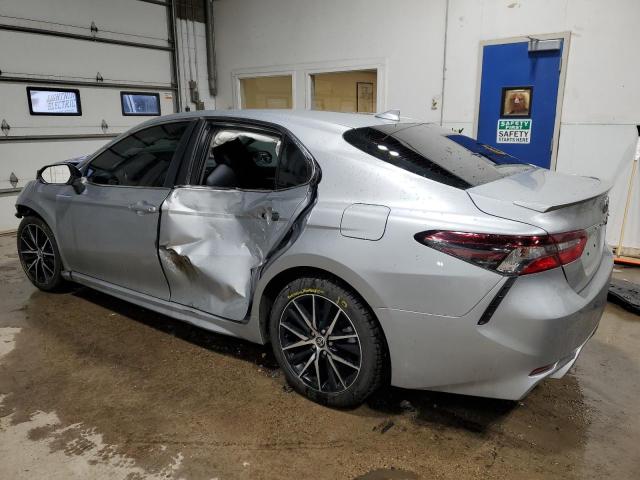 4T1G11AK5MU415763 - 2021 TOYOTA CAMRY SE GRAY photo 2