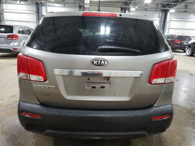 5XYKT3A16CG204597 - 2012 KIA SORENTO BASE GRAY photo 6