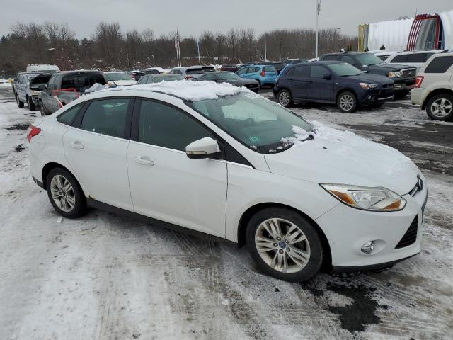 1FAHP3H27CL213252 - 2012 FORD FOCUS SEL WHITE photo 4