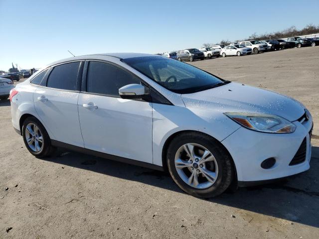 1FADP3F22DL313844 - 2013 FORD FOCUS SE WHITE photo 4