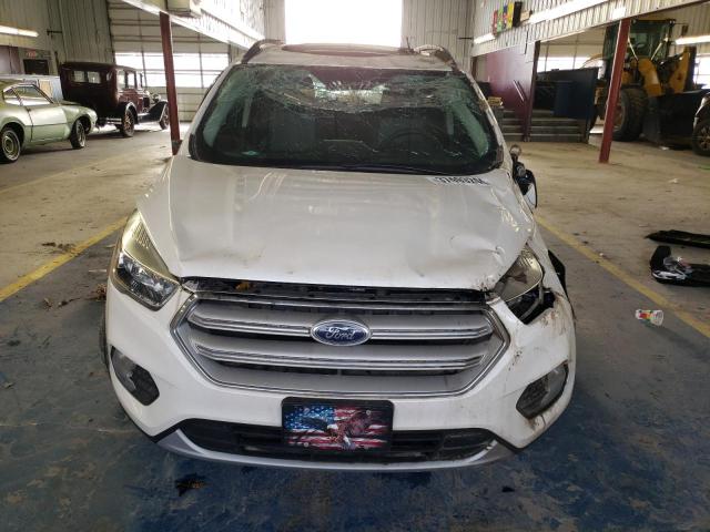 1FMCU0GD7JUB39638 - 2018 FORD ESCAPE SE WHITE photo 5