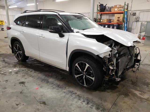 5TDJZRBH9NS216533 - 2022 TOYOTA HIGHLANDER XSE WHITE photo 4