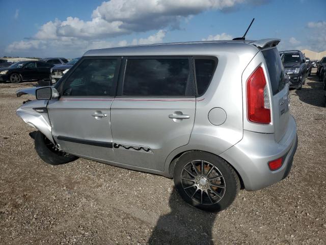 KNDJT2A56C7389658 - 2012 KIA SOUL SILVER photo 2