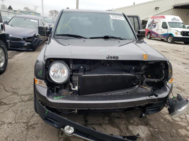 1C4NJPFA2GD547916 - 2016 JEEP PATRIOT LATITUDE CHARCOAL photo 5