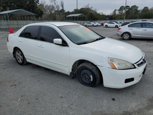 1HGCM56386A116079 - 2006 HONDA ACCORD SE WHITE photo 4