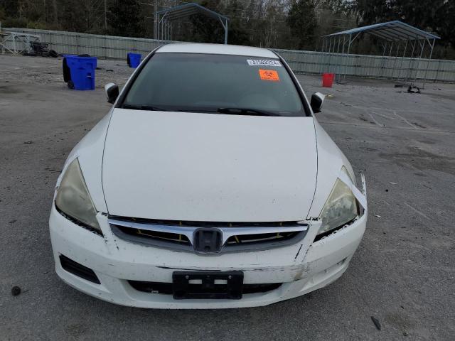 1HGCM56386A116079 - 2006 HONDA ACCORD SE WHITE photo 5