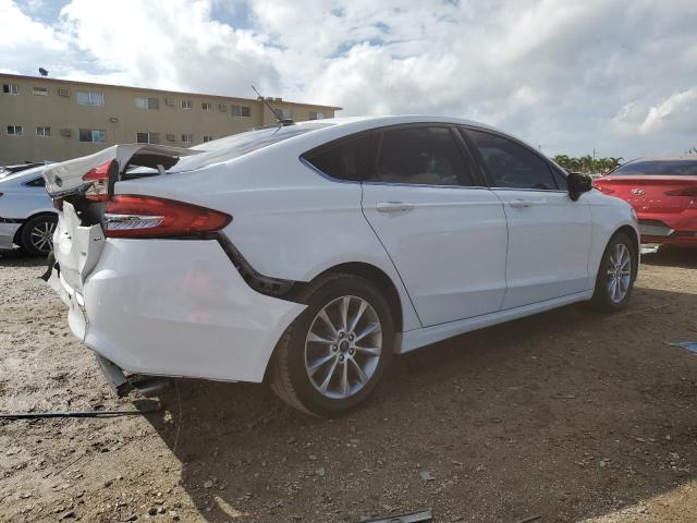 3FA6P0H76HR171845 - 2017 FORD FUSION SE WHITE photo 3